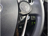 ステアリングスイッチ付き。前方から目を離すことなく操作することが可能です。