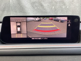 狭い場所での駐車やすれ違いなどでより的確な運転操作に役立つ360&deg;ビューモニターが装備されています。