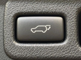 【パワーバックドア】スマートキーや運転席のボタンを押すだけでリアゲートが自動で開閉します!荷物を持っている時や、高い位置にあるバックドアを閉める際に便利な機能です♪