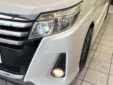 【LEDヘッドライト】悪天候や夜間走行時も良好な視界を確保し安心して運転できる高輝度LEDヘッドライトを装備!点灯速度が早く、消費電力も抑えられています。