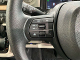 ステアリングにオーディオ操作スイッチが付いています。オーディオ画面に直接タッチしなくても操作が出来ますので、運転に集中できます。