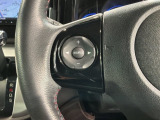 ステアリングにオーディオ操作スイッチが付いています。オーディオ画面に直接タッチしなくても操作が出来ますので、運転に集中できます。