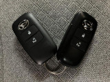 電子カードキーを携帯していれば、ドアハンドルやバックドアのリクエストスイッチを押すだけでドアの施錠・解錠が出来ます♪もちろん 遠隔操作も可能です!盗難防止のイモビライザー機能装備ですよ ☆