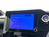 ディスプレイオーディオを装備。スマホとクルマをつなぐことで、これまでのナビに加えて、いろんなサービスが楽しめます。