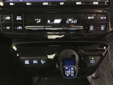 左右独立温度コントロールフルオートエアコンです。運転席、助手席それぞれで独立して温度設定ができます。冷え性の方が乗っても安心ですね♪