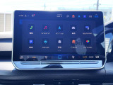タッチ&スワイプ式のディスプレイ。各種アイコン等も大き目で見やすく、スマートフォン感覚で直感的な操作が可能です。手をかざして操作するジェスチャーコントロール機能も搭載。