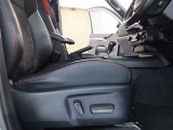 パワーシート搭載。微妙な調整が手軽にでき、ピッタリなポジションで運転することが可能です。