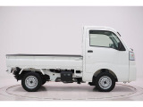 県内13店舗にて常時500台以上ダイハツ車を展示中です。見て、触って、納得のいく一台をぜひ見つけてください。