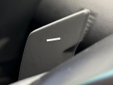 【パドルシフト】ハンドルから手を離さずに素早くシフトアップ&ダウンができるので、エンジンブレーキを使う下り坂や高速道路の合流で加速したい場面で役立ちます。