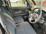 運転席まわりは、使用感も少なく良好な状態です。