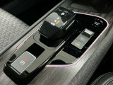 【e-POWER専用シフトレバー】単に操作方法が変わっただけでなく、デザイン性と安全性の向上、さらには先進運転支援機能の実現に貢献する、機械式から進化した電子制御式のシステムです。