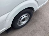 ☆お車についた傷やヘコミ、事故の修理もハヤシにお任せください。自社鈑金工場で修理ができますの安心です☆