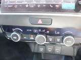 オートエアコンのお車ですので室内の温度をスムーズに調整してくれます♪