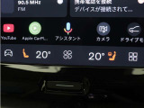 Google搭載によりさまざまな機能をハンズフリー操作できます。フロントにはシートヒーター&シートエアコン、ステアリングホイールヒーターを装備!北欧スウェーデン発祥のブランドならではのオプションです。
