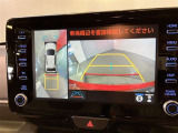 複数のカメラの映像をもとに、クルマを真上から見ているような映像をドライバーに提供し駐車をサポートする機能です。