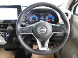 運転が楽しくなる明るく開放的な運転席まわりです。