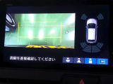 バックカメラの画像です。ガイドラインがスムースな車庫入れをサポートいたします。車庫入れの安心感がアップしますね。