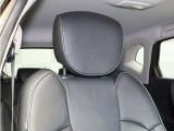 使用感がでやすい運転席側シートですがご覧のようにきれいな状態となっております。0078-6002-327008までお気軽にお問合せ下さい。