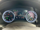 スッキリしたデザインのメーターは運転時の視線移動が少なくて済むので、安全性にも一役かってくれます。