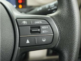 ◆アダプティブクルーズコントロール◆予め設定した車速内でクルマが自動的に加減速。前走車との適切な車間距離を維持しながら追従走行します。【LKAS】車線維持支援システムでステアリング操作を支援。