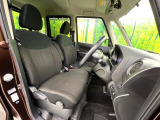 【オートエアコン】一度お好みの温度に設定すれば、車内の温度を検知し風量や温度を自動で調整。暑い&hellip;寒い&hellip;と何度もスイッチ操作をする必要はありません。快適な車内空間には必須の機能ですね♪