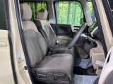運転席シート廻りは使用感も少なく、良好な状態となっています。前オーナー様が丁寧に使っていたことがよくわかりますね。