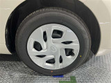 スチールホイールカバー付き。タイヤ装着サイズは「185/65R15」です。