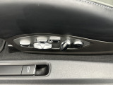 アダプティブ スポーツ シート プラス(電動18ウェイ、メモリー パッケージ付き)