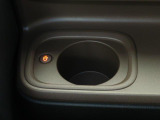 ホッとカップホルダーが運転席・助手席にあります。ホットドリンクをちょうど良い温度でキープしてくれる保温機能付で嬉しいです。