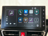 【9インチスマホ連携ディスプレイオーディオ】 対応しているスマホアプリを大画面で使えます!フルセグテレビやラジオの視聴、Bluetooth接続による音楽鑑賞、ハンズフリー通話なども利用可能です。