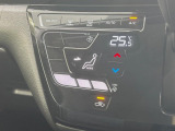 【オートエアコン】一度お好みの温度に設定すれば、車内の温度を検知し風量や温度を自動で調整。暑い&hellip;寒い&hellip;と何度もスイッチ操作をする必要はありません。快適な車内空間には必須の機能ですね♪