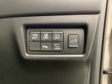各種機能の切替スイッチは運転席パネル下に集約されています。任意で切り替え可能なため状況に合わせてお使いください。