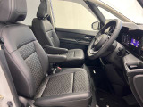 ゆったりと座れる運転席シートですのでストレスなく運転が出来ますよ!