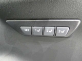 シートポジションメモリー機能は、運転席のシート位置を記憶させておけばメモリー機能であなたのシート位置に電動で戻してくれる便利な機能です。