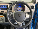 インテリアに合わせたデザインのステアリングは、運転される方のことも考え、運転しやすい形状、大きさです。是非一度、実際に触ってお確かめください。