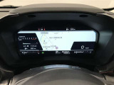 とっても見やすいメーターです。夜間時はラグジュアリーな気分にさせてくれる照明が魅力ですので、夜のドライブも楽しみになりますよ♪