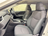 トヨタ中古車「まるごとクリーニング」施工済。外装はもちろん内装はシートを外して見えない所まで徹底洗浄しています。