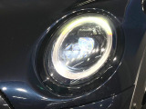 ●LEDヘッドライト:夜間走行時も良好な視界を確保し安心して運転できる高輝度LEDヘッドライトを装備!点灯速度が早く、消費電力も抑えられています。