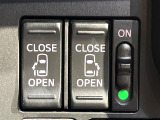 【両側パワースライドドア】スマートキーや運転席のスイッチで後席両側スライドドアの開閉が可能♪電動だから力を入れてドアを開ける必要が無く、小さなお子様でも簡単に開け閉めでき快適です♪