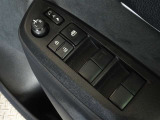 電動格納式ドアミラー・パワーウインドウを装備しています。