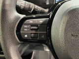 ステアリングにオーディオ操作スイッチが付いています。オーディオ画面に直接タッチしなくても操作が出来ますので、運転に集中できます。