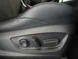 パワーシート搭載。微妙な調整が手軽にでき、ピッタリのポジションで運転することが可能です。