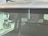 衝突被害軽減ブレーキは、不注意が原因で歩行者や車との衝突のおそれが生じた場合に、衝突回避または被害の軽減を支援します。 ついていて安心の機能ですね!