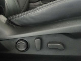 パワーシート搭載。微妙な調整が手軽にでき、ピッタリのポジションで運転することが可能です。