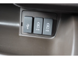 【USBジャック】運転中でもスマートフォン等の充電ができるUSBジャック付き!充電を気にすることなく、ドライブ中の音楽再生や通話等をお楽しみ頂けます!
