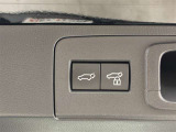 両手が荷物で塞がっている時にはコレ!パワーバックドアで開閉ラクラクです。バックドアに手が届かない時も、リモコンで開閉の操作が可能です。もちろん、荷物もたっぷり積めます。