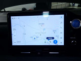 【ディスプレイオーディオ】・・・大型ディスプレイに各種オーディオ機能(AM/FMチューナー、Bluetooth対応)とスマートフォン連携機能を搭載。