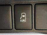 【パワースライドドア】スマートキーや運転席のスイッチでスライドドアの開閉が可能♪電動だから力を入れてドアを開ける必要が無く、小さいお子様でも、重い荷物を持っている時もラクに開け閉めできます♪