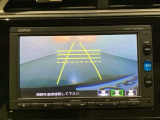 バックでの車庫入れも安心です! リアカメラが付いているバックモニター付のナビを装備しております。操作線もついており距離感も画面から確認できます。