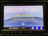 バックでの車庫入れも安心です!リアカメラが付いているバックモニター付のナビを装備しております。操作線もついており距離感も画面から確認できます。